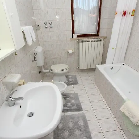 Cademia Apartment *