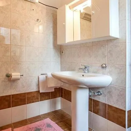 Cademia Apartment *