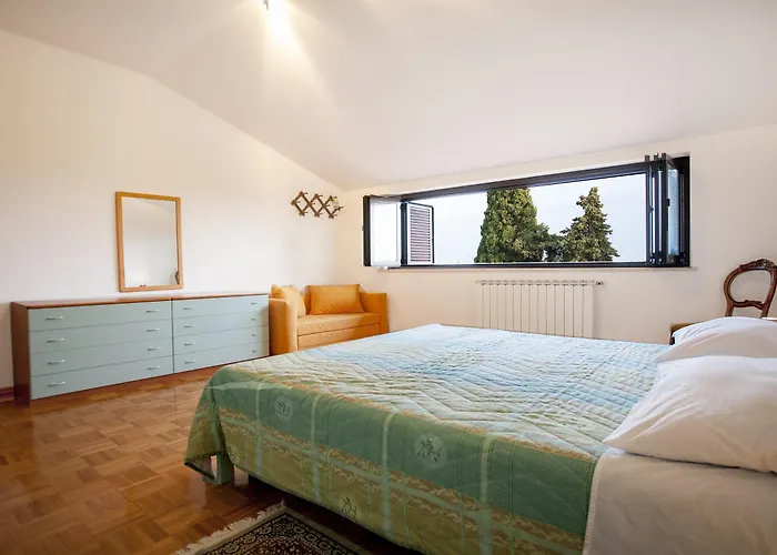 Cademia Apartment *