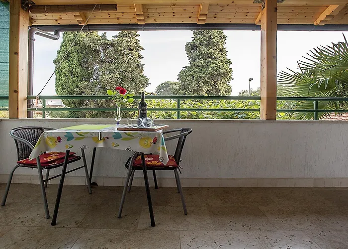 Cademia Apartment *
