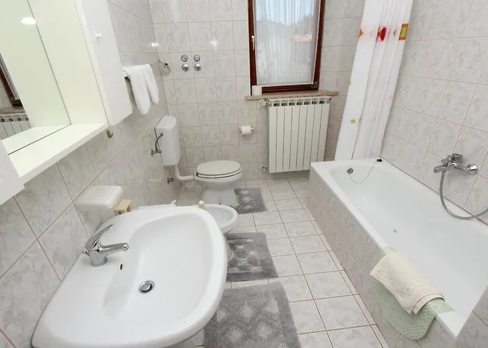 Cademia Apartment *